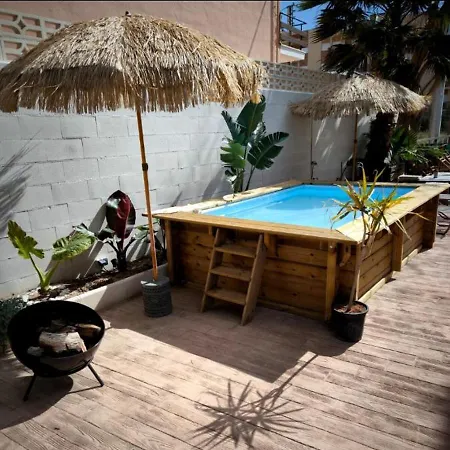 Casa Con Piscina Junto Al Mar *