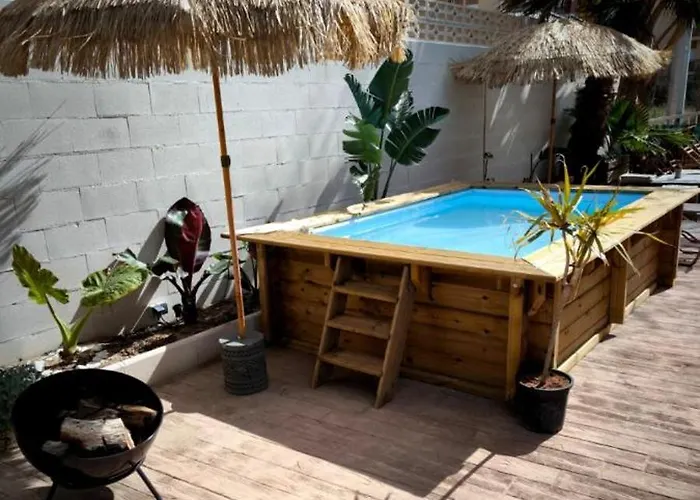 Casa Con Piscina Junto Al Mar *